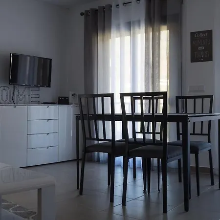 Apartman What A Life! *